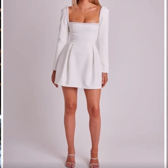 Elegant White Long Sleeve Dress with Pearl Accents - Picture 2 of 4